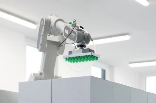 智慧工厂柔性智造新趋势 机器人助力工业4.0时代降本增效